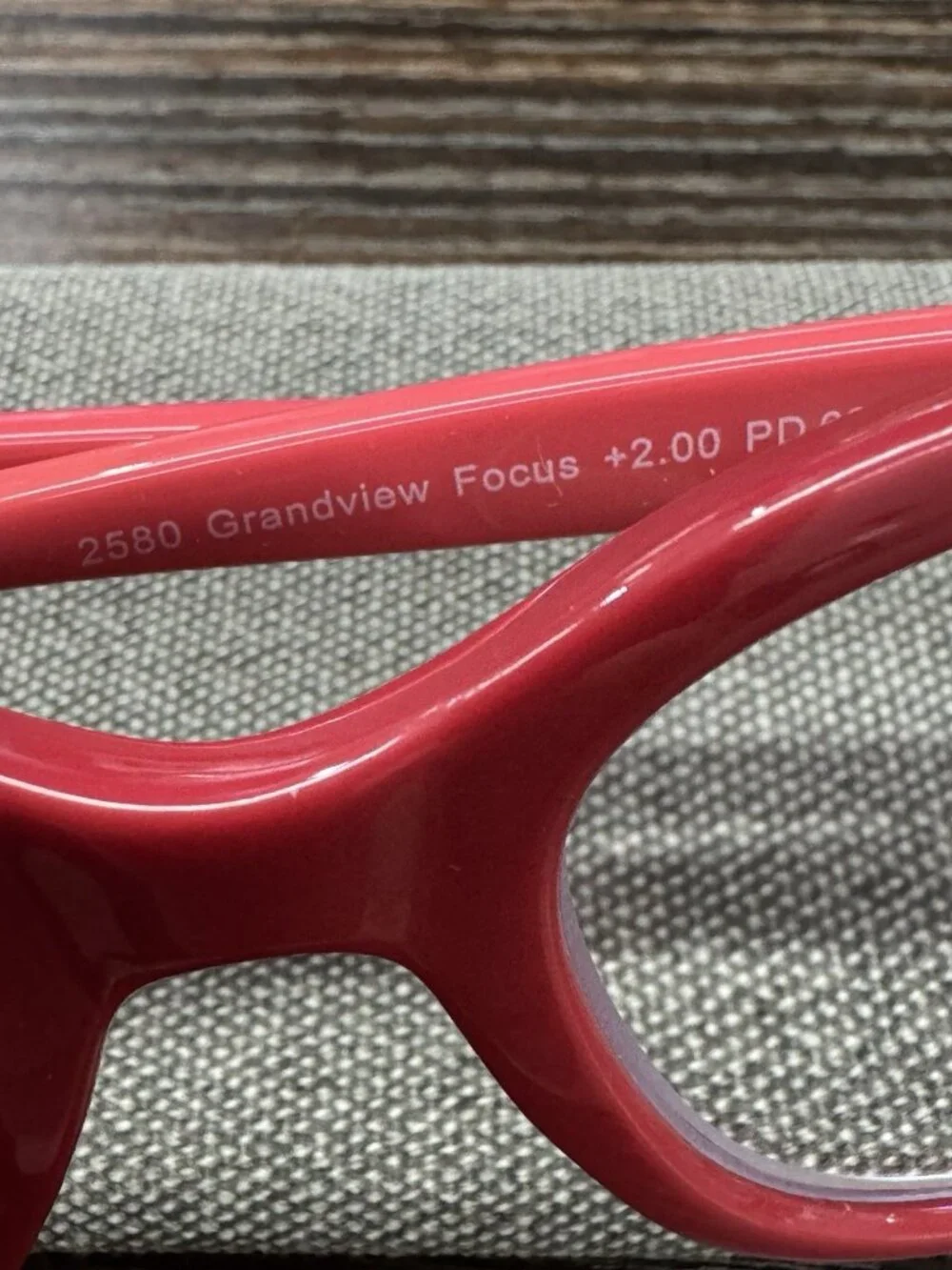 Peepers Grandview Reading Glasses   Blue Light Red Pink Retired Color + 2.00